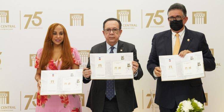 Banco Central abre exposición y presenta sello por 75 aniversario
