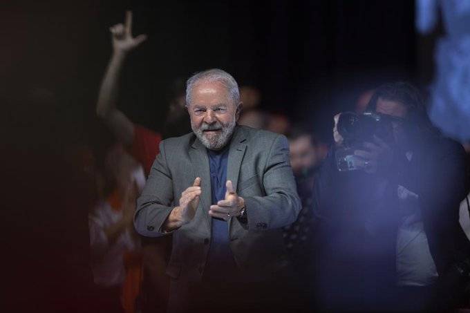 Lula tiene el 51 % del apoyo entre los jóvenes, frente al 20 % de Bolsonaro
