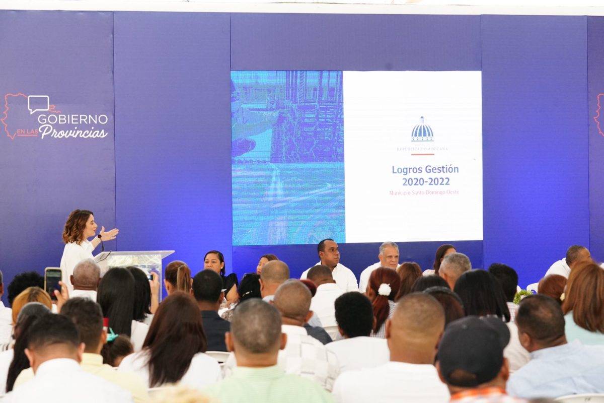 Gloria Reyes presenta logros y proyectos del Gobierno en SDO