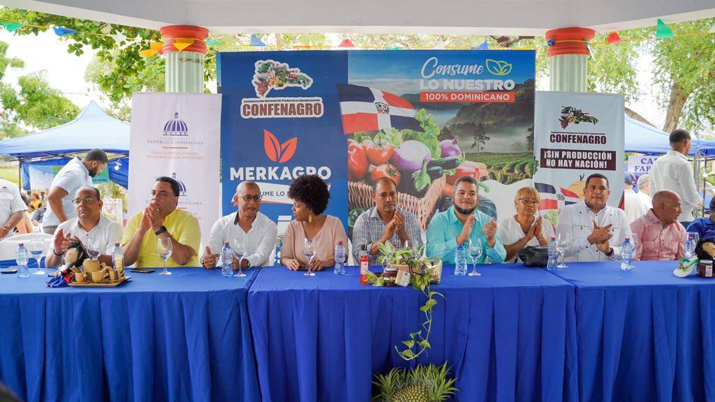 Inauguran segunfa feria «Consume lo Nuestro»  en Santo Domingo Este