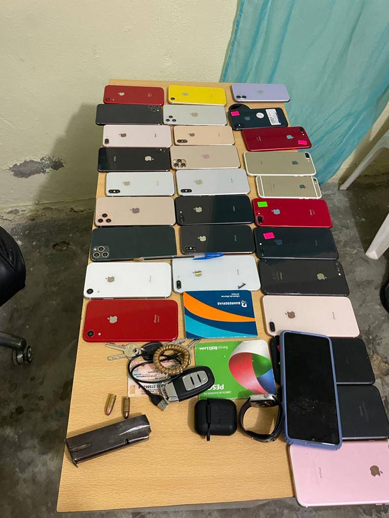 Roban 40 celulares en establecimiento comercial de Villa Faro