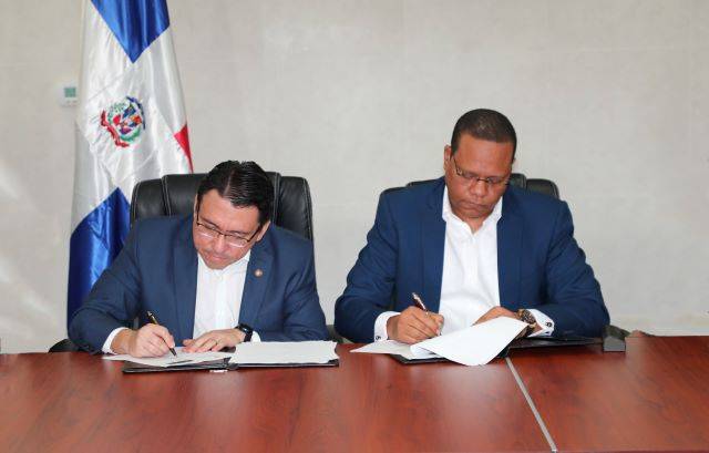 Pro Consumidor y su homólogo de El Salvador firman acuerdo de colaboración