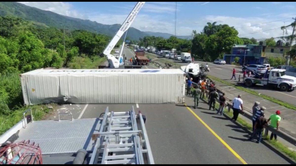 Accidente en autopista Duarte provoca fuerte taponamiento