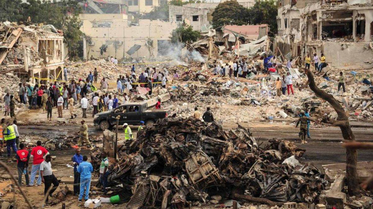 Mueren 21 en ataque terrorista en Somalia