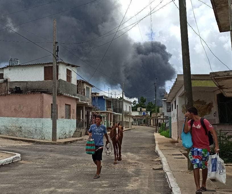 Incendio Cuba llega a tercer depósito  de combustible
