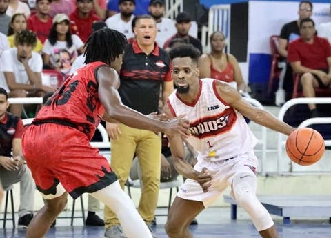 Suero y Frink lideran ofensiva Indios sobre Leones en final de LNB