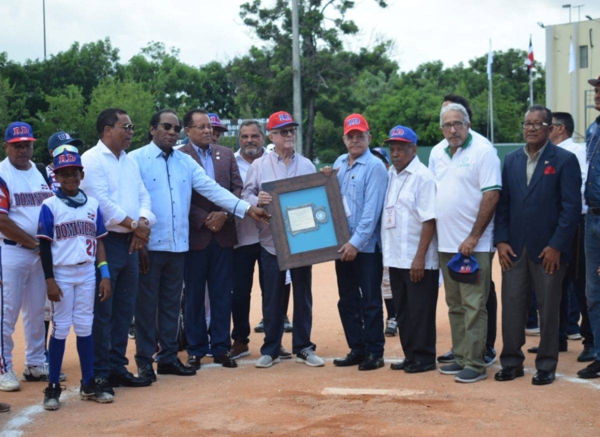 Inauguran Panam Béisbol dedicado a Hipólito Mejía