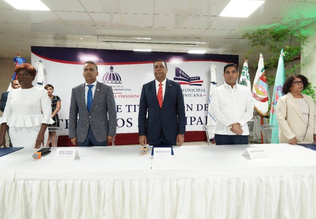Presidencia y LMD inician proceso de terrenos municipales