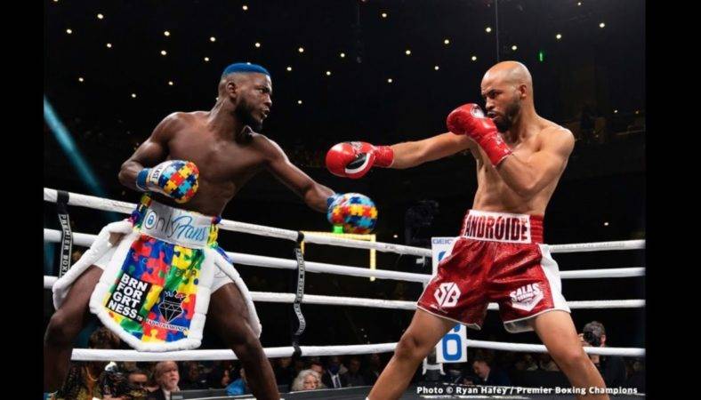 El dominicano Héctor García (der) en uno de sus combates