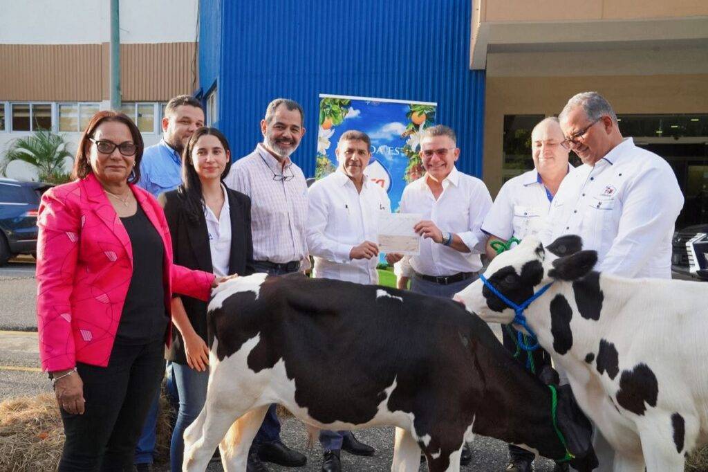 Grupo Rica dona 25 becerros Agricultura mejorar genética