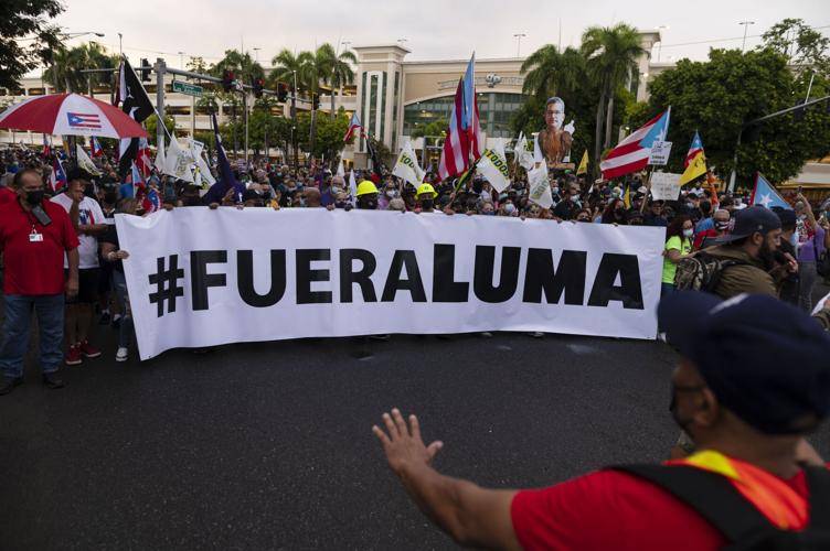 Cientos protestan contra empresa eléctrica en Puerto Rico