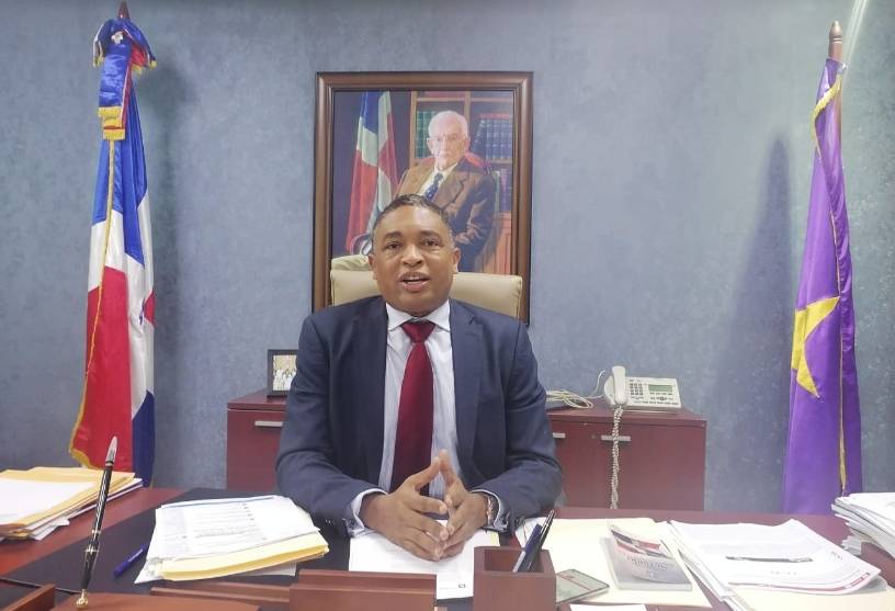 Yván Lorenzo critica que gobierno use consulados de “botín”