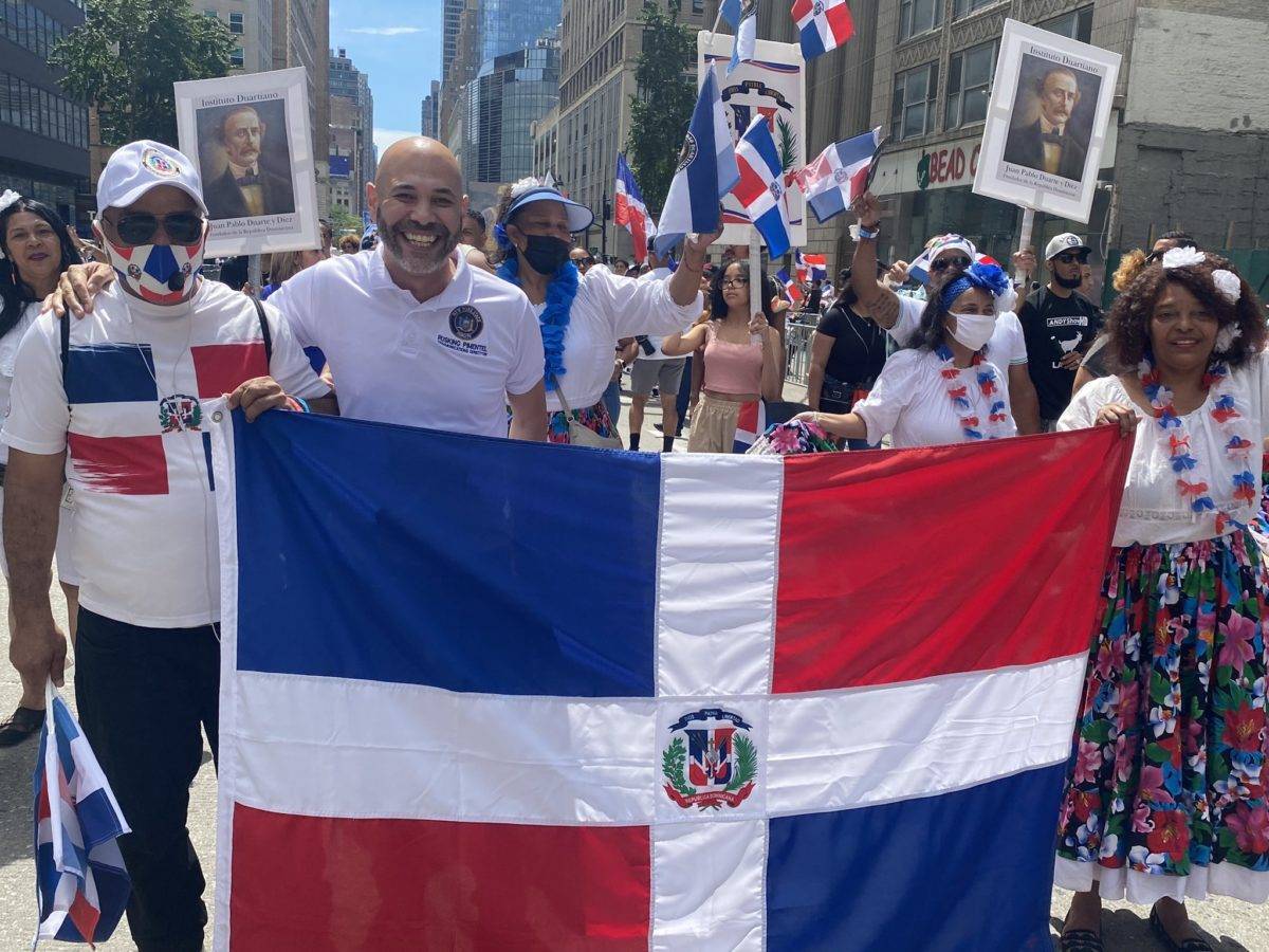 Video: A ritmo de merengue celebran los 40 años del Desfile Nacional Dominicano en NY