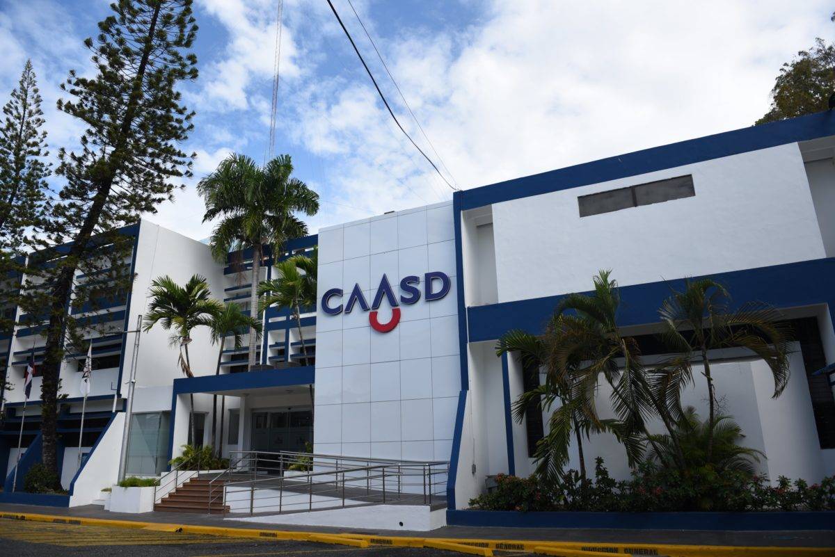 CAASD lleva agua potable a varios sectores en Santo Domingo Este