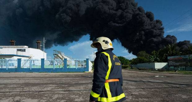 Cuba da por controlado el grave incendio industrial en Matanzas