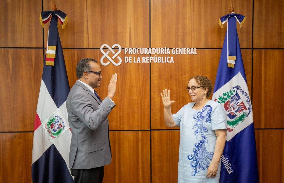 Miriam Germán juramenta un nuevo inspector general de la Procuraduría