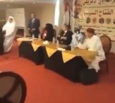 Video: Muere embajador saudí en pleno discurso en El Cairo 