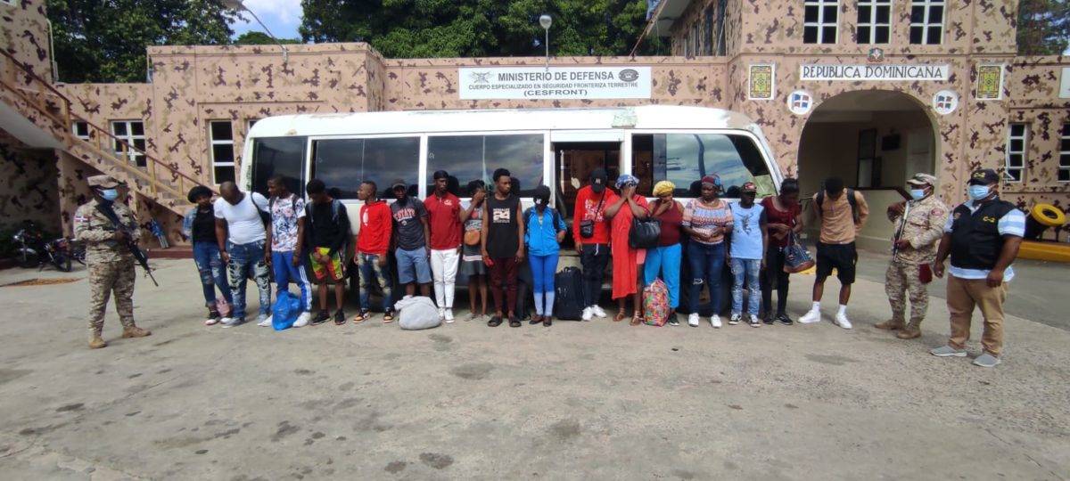 Cesfront detiene a 16 haitianos con estatus migratorio irregular; incauta sustancias