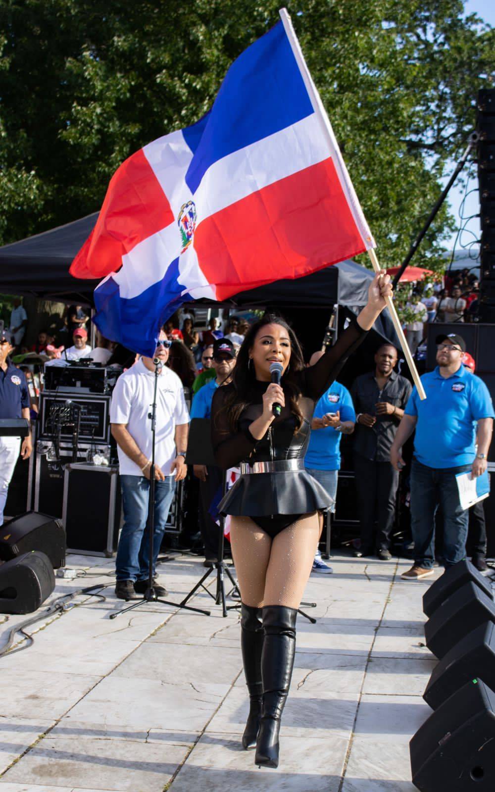 EhShawnee enciende a ritmo de salsa en Festival Dominicano de Rhode Island