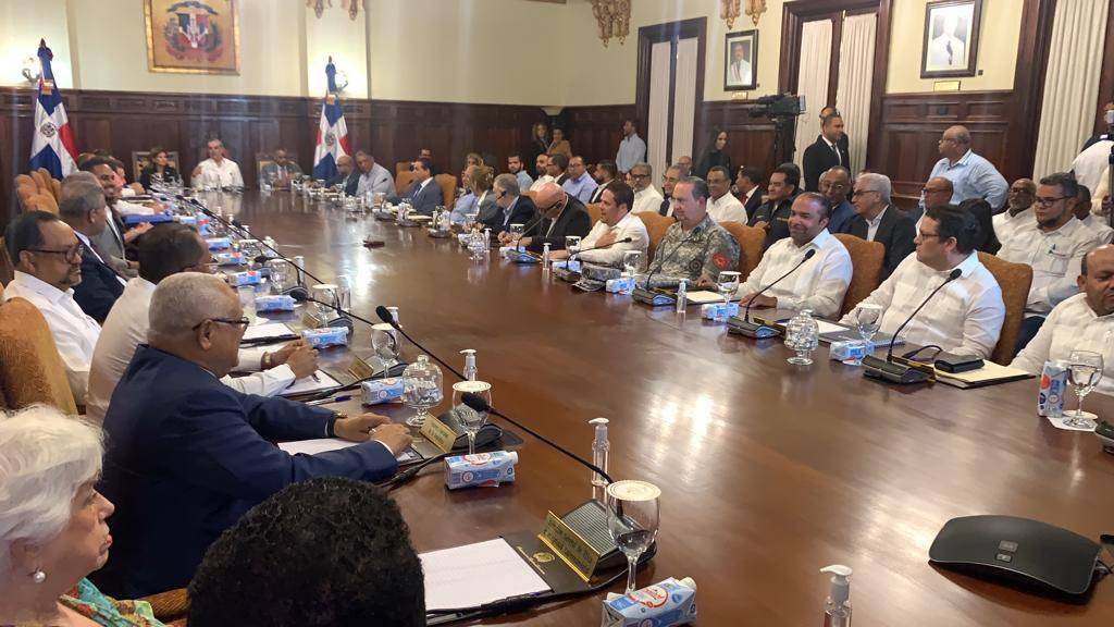 Abinader inicia reunión Consejo de Ministros en Palacio