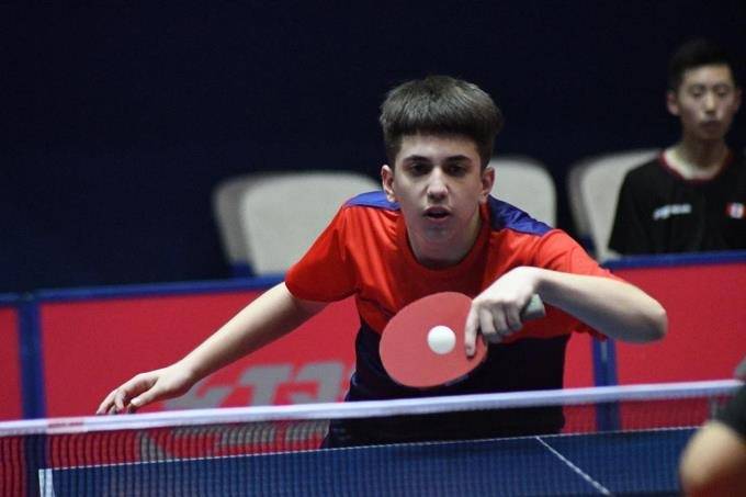 Ramón Vila gana plata en torneo tenis de mesa