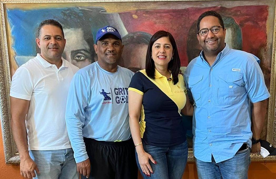 Alcaldesa de Salcedo reafirma su respaldo al fútbol