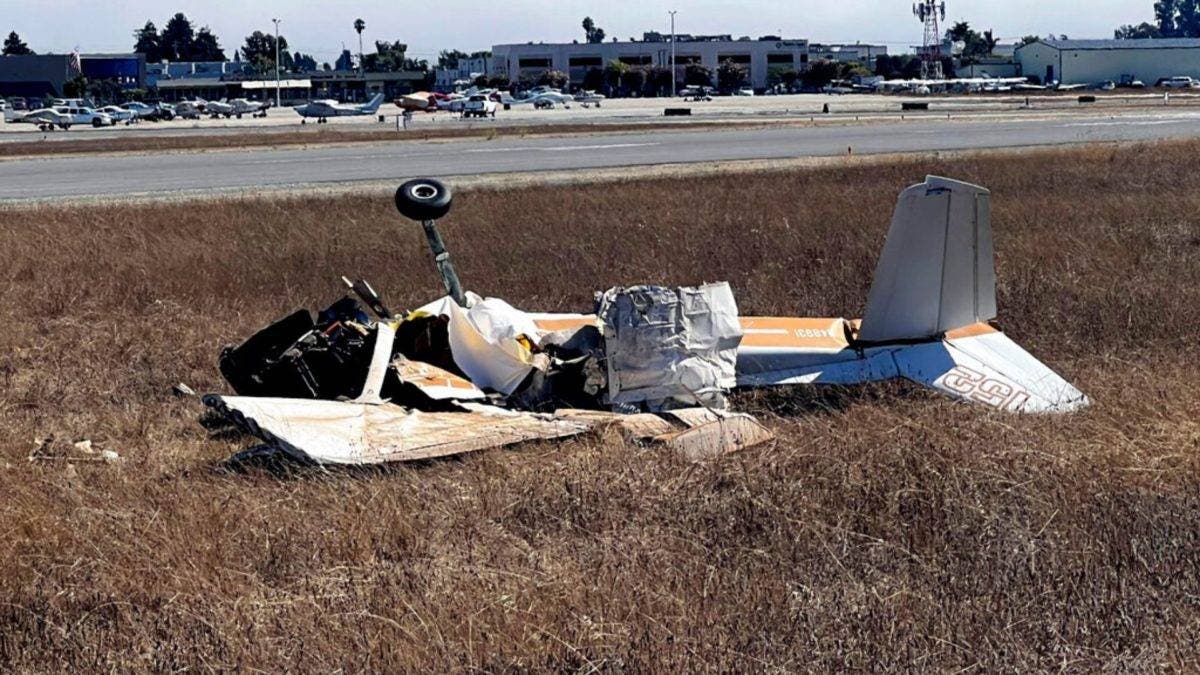Mueren dos personas en un choque 2 avionetas en California