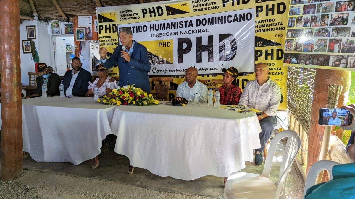 PHD juramenta a decenas de personas en Samaná