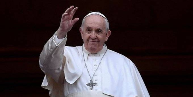 Papa reitera llamado de paz en visita a Kazajistán
