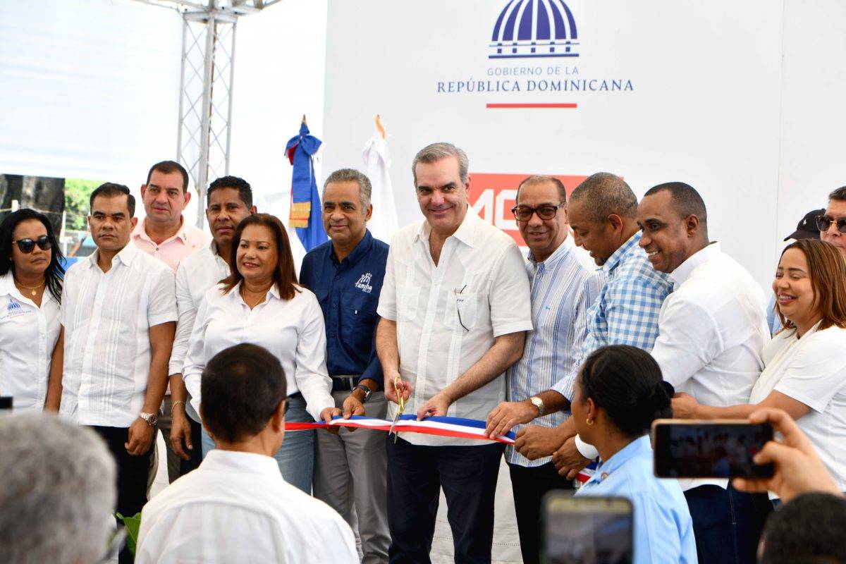 Abinader inaugura avenida Los Beisbolistas en Santo Domingo Oeste