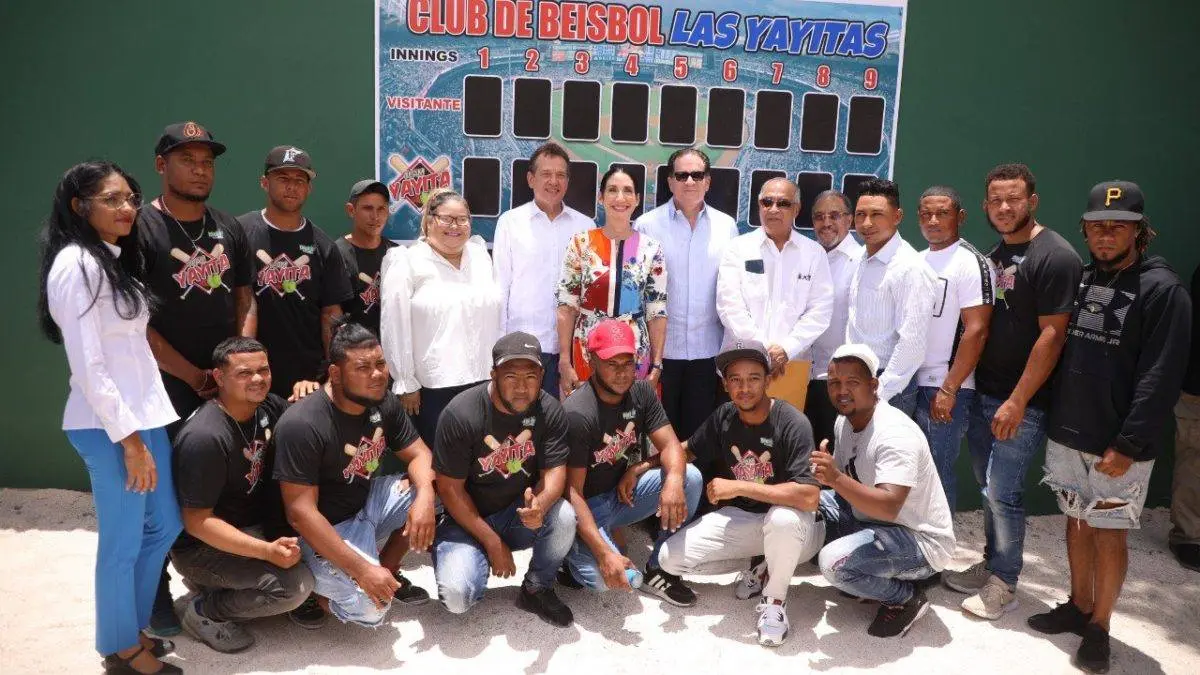 Inauguran campo de béisbol y parque recreativo en Azua