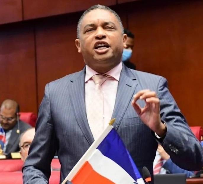 Dominicanos NY apoyan petición senador PLD en rebajar documentos consulares