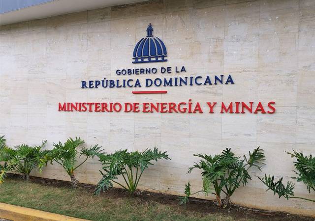Energía y Minas dice a senador «No puede entregar información que no existe»