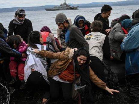 Suben a 73 los muertos tras hundirse barco con inmigrantes en siria