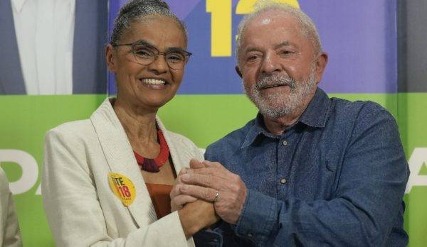 Lula sube a 15 puntos ventaja sobre Bolsonaro