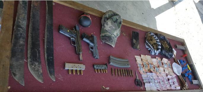 Ocupan armas, municiones y drogas en allanamientos en Cotuí