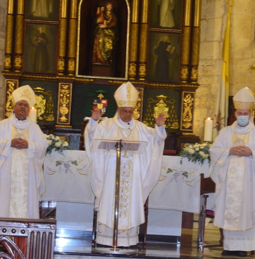 Monseñor Ozoria Acosta conmemora 44 años de sacerdocio