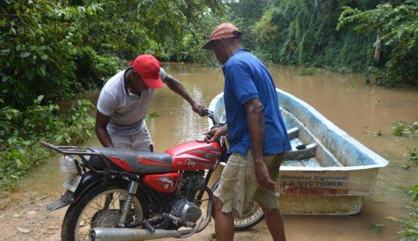 Desborde del río Cabón deja decenas de familias incomunicadas