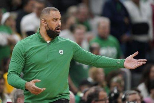 Celtics consideran suspender al coach Ime Udoka