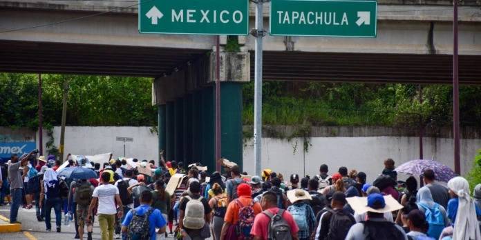 Otros 153 migrantes son abandonados en camión al sur de México