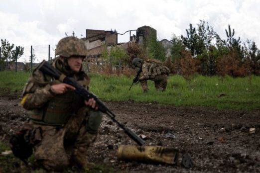 Ucrania presiona soldados rusos en retirada