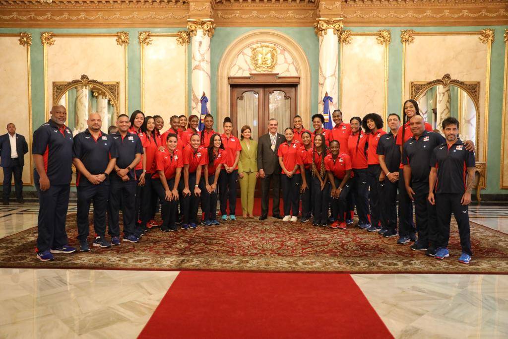 Abinader recibe a las Reinas del Caribe tras triunfo en la Copa Panamericana