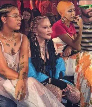 Tokischa y Madonna se besan en el NY Fashion Week