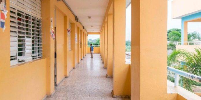 Ministro de Educación explica por qué centros educativos son última opción de refugio