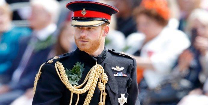 El príncipe Enrique llevará el uniforme militar en vigilia por Isabel II