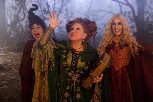 Las brujas de Salem regresan con humor y mucha nostalgia en ‘Hocus Pocus 2’