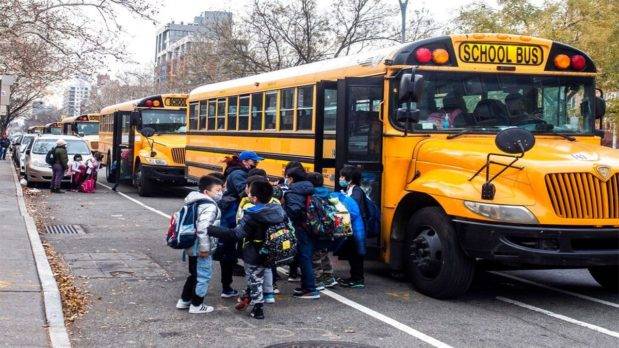 Habrá menos estudiantes en aulas escuelas NY