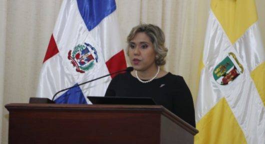 María Elena Vásquez, presidenta de Procompetencia, habla en el acto que se dio a conocer el estudio. Duany Núñez