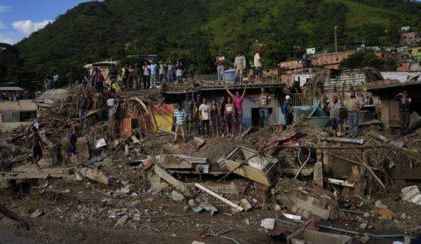 Sube a 36 cifra muertos por deslave Venezuela