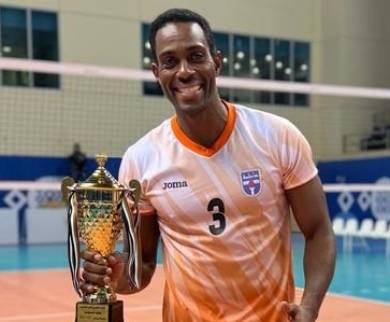 Elvis Contreras gana el premio de Jugador Más Valioso en voleibol